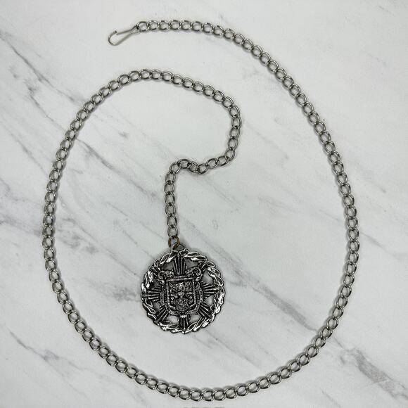 Chunky Crest Charm Silver Tone Chain Link Belt Size XS/S Statement ✨ - Picture 1 of 11